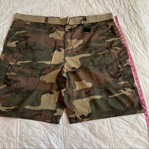 Airwalk men’s size 52 Camo  cotton cargo shorts